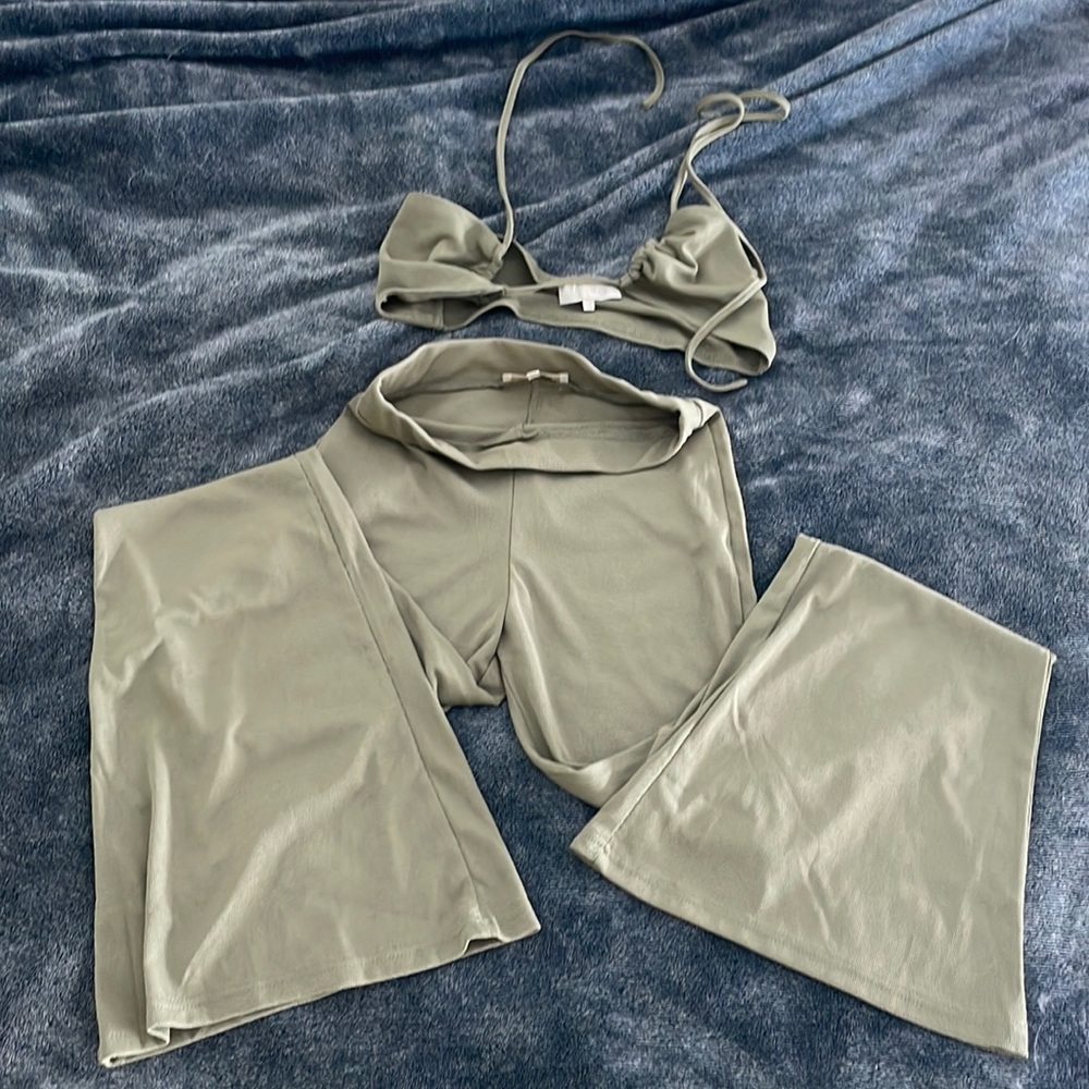 Brand New Never Worn 2-piece Meshki Pants Set